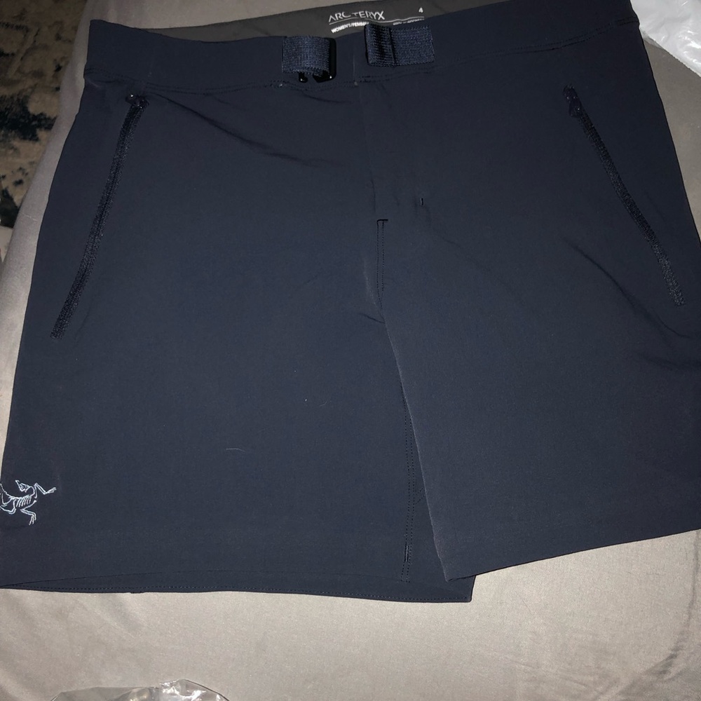 Archery x women’s size 4 gamma shorts new with tags